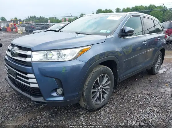 5TDJZRFH4KS746060 2019 TOYOTA HIGHLANDER - Image 2