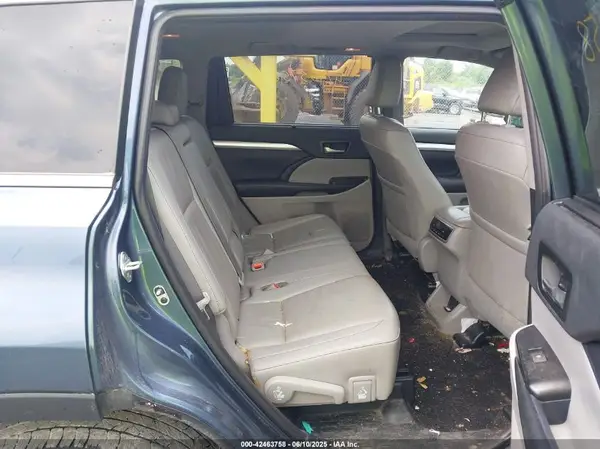 5TDJZRFH4KS746060 2019 TOYOTA HIGHLANDER - Image 8