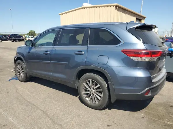 5TDJZRFH4KS746625 2019 TOYOTA HIGHLANDER - Image 2