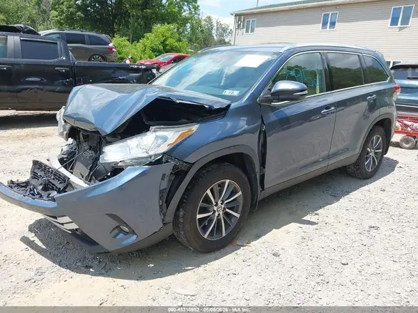 5TDJZRFH4KS747077 2019 TOYOTA HIGHLANDER - Image 2