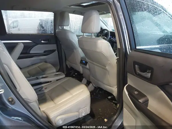 5TDJZRFH4KS747306 2019 TOYOTA HIGHLANDER - Image 8