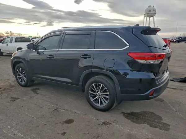 5TDJZRFH4KS916031 2019 TOYOTA HIGHLANDER - Image 2