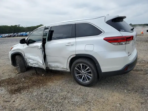 5TDJZRFH4KS919642 2019 TOYOTA HIGHLANDER - Image 2
