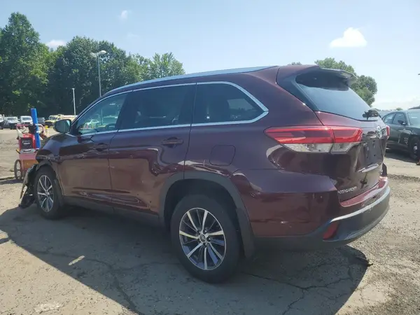 5TDJZRFH4KS922749 2019 TOYOTA HIGHLANDER - Image 2