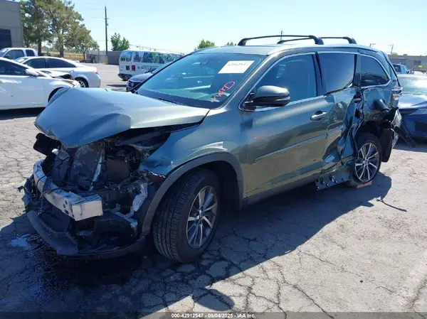 5TDJZRFH4KS929894 2019 TOYOTA HIGHLANDER - Image 2