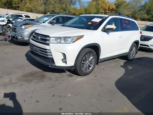 5TDJZRFH4KS932925 2019 TOYOTA HIGHLANDER - Image 2