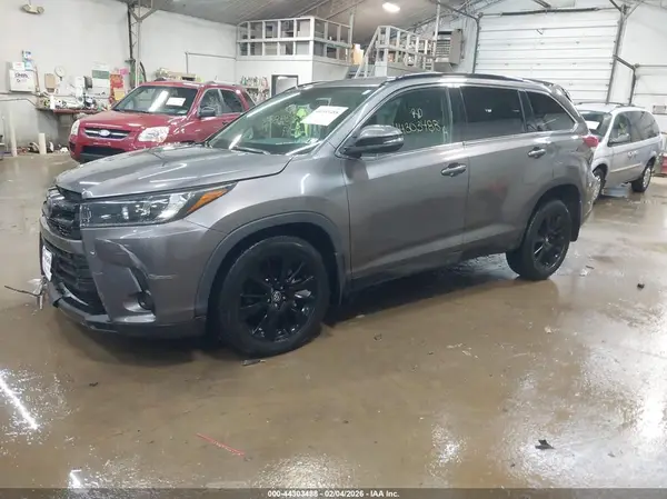 5TDJZRFH4KS934366 2019 TOYOTA HIGHLANDER - Image 2