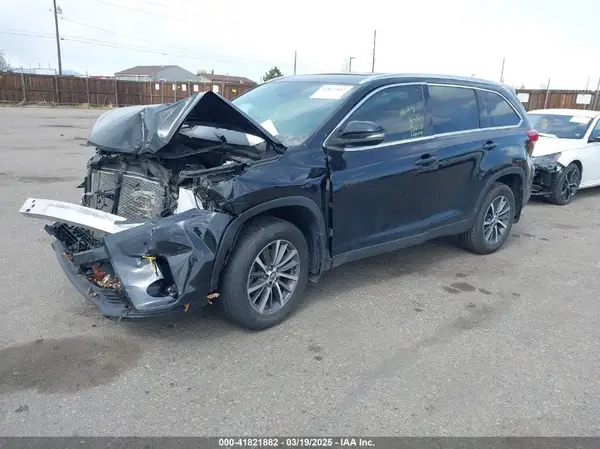 5TDJZRFH4KS936151 2019 TOYOTA HIGHLANDER - Image 2