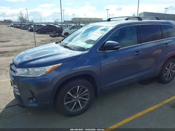 5TDJZRFH4KS945447 2019 TOYOTA HIGHLANDER - Image 2