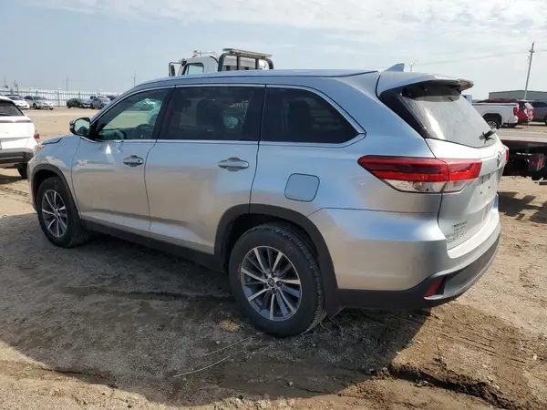 5TDJZRFH4KS959879 2019 TOYOTA HIGHLANDER - Image 2