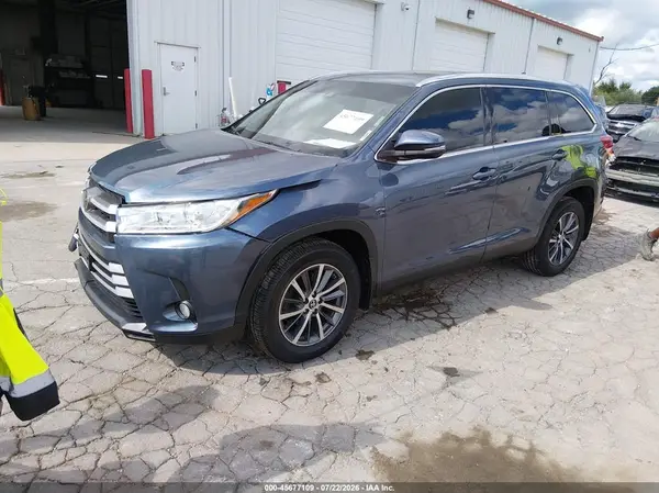 5TDJZRFH4KS960322 2019 TOYOTA HIGHLANDER - Image 2