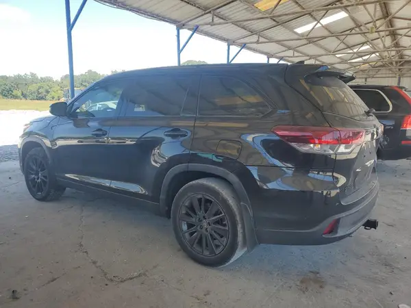 5TDJZRFH4KS961695 2019 TOYOTA HIGHLANDER - Image 2