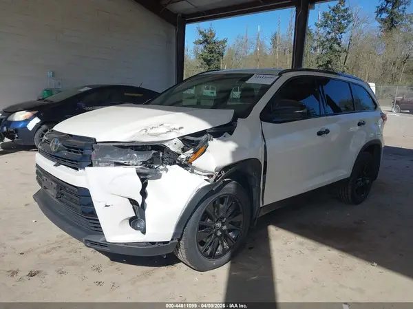 5TDJZRFH4KS971028 2019 TOYOTA HIGHLANDER - Image 2