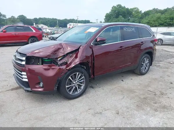 5TDJZRFH4KS973605 2019 TOYOTA HIGHLANDER - Image 2