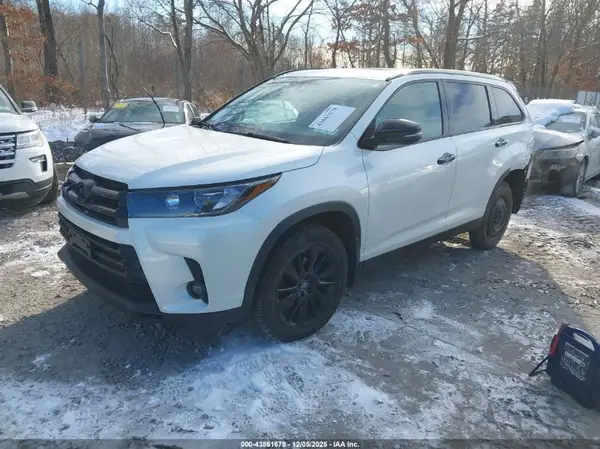 5TDJZRFH4KS975659 2019 TOYOTA HIGHLANDER - Image 2