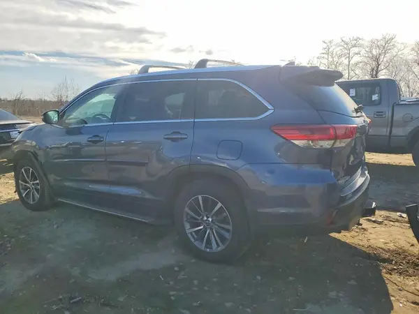 5TDJZRFH4KS982983 2019 TOYOTA HIGHLANDER - Image 2