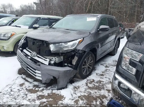 5TDJZRFH4KS983325 2019 TOYOTA HIGHLANDER - Image 2