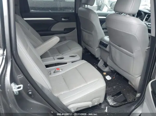 5TDJZRFH4KS983325 2019 TOYOTA HIGHLANDER - Image 8