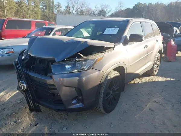 5TDJZRFH4KS984782 2019 TOYOTA HIGHLANDER - Image 2