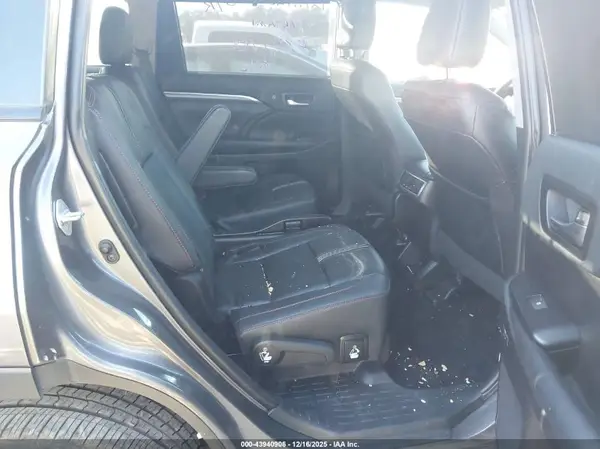 5TDJZRFH4KS984782 2019 TOYOTA HIGHLANDER - Image 8