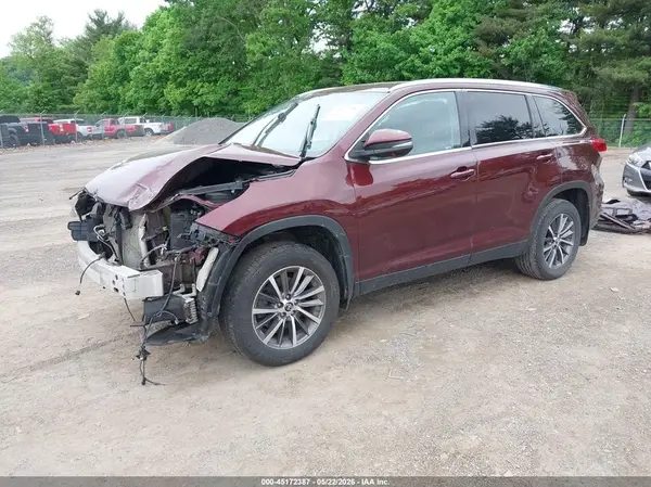 5TDJZRFH4KS985897 2019 TOYOTA HIGHLANDER - Image 2