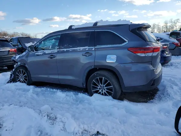 5TDJZRFH5HS358912 2017 TOYOTA HIGHLANDER - Image 2