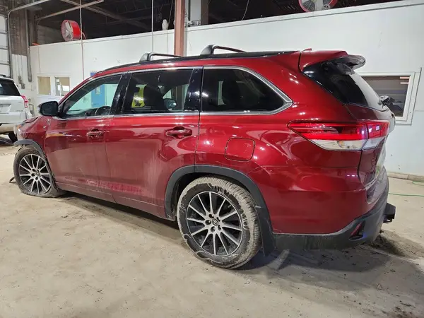 5TDJZRFH5HS359056 2017 TOYOTA HIGHLANDER - Image 2
