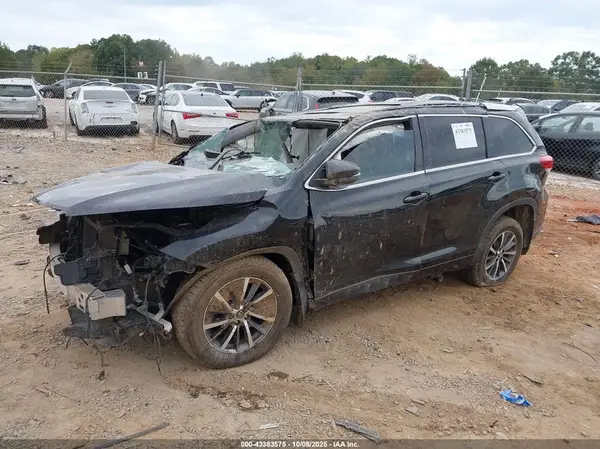 5TDJZRFH5HS359476 2017 TOYOTA HIGHLANDER - Image 2