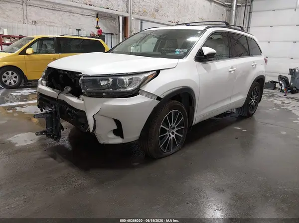 5TDJZRFH5HS361101 2017 TOYOTA HIGHLANDER - Image 2