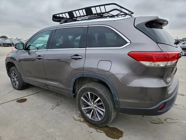 5TDJZRFH5HS366072 2017 TOYOTA HIGHLANDER - Image 2