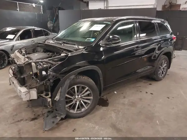 5TDJZRFH5HS367013 2017 TOYOTA HIGHLANDER - Image 2