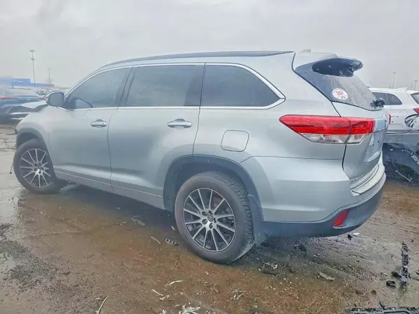 5TDJZRFH5HS370607 2017 TOYOTA HIGHLANDER - Image 2