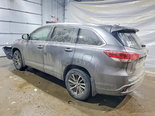 5TDJZRFH5HS374446 2017 TOYOTA HIGHLANDER - Image 2