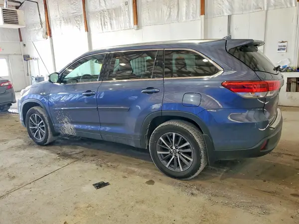 5TDJZRFH5HS383745 2017 TOYOTA HIGHLANDER - Image 2