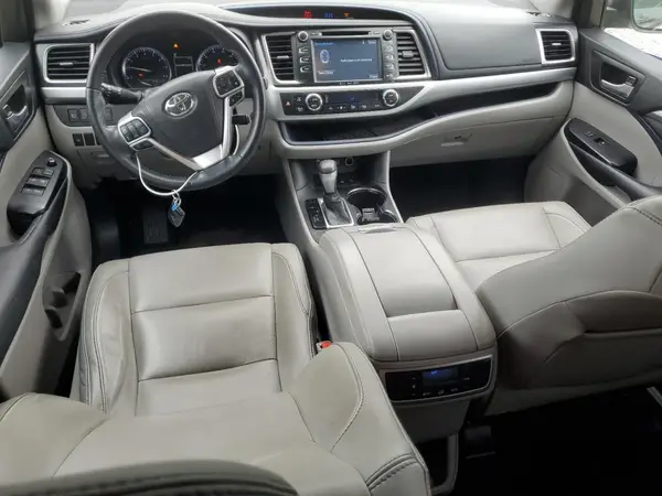 5TDJZRFH5HS385642 2017 TOYOTA HIGHLANDER - Image 8