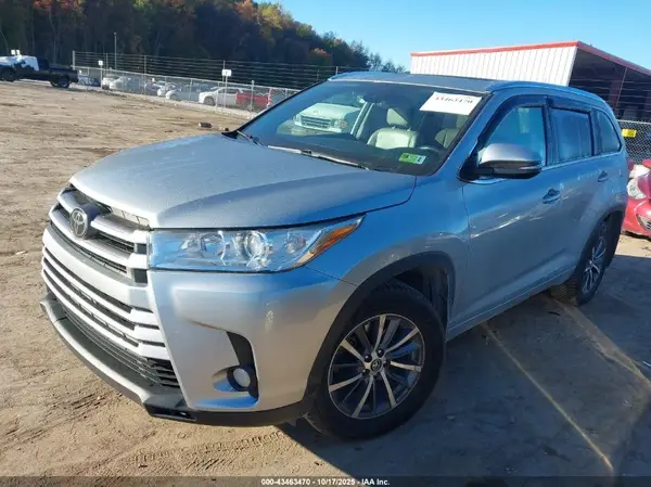 5TDJZRFH5HS388427 2017 TOYOTA HIGHLANDER - Image 2
