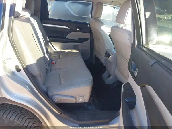 5TDJZRFH5HS388427 2017 TOYOTA HIGHLANDER - Image 8