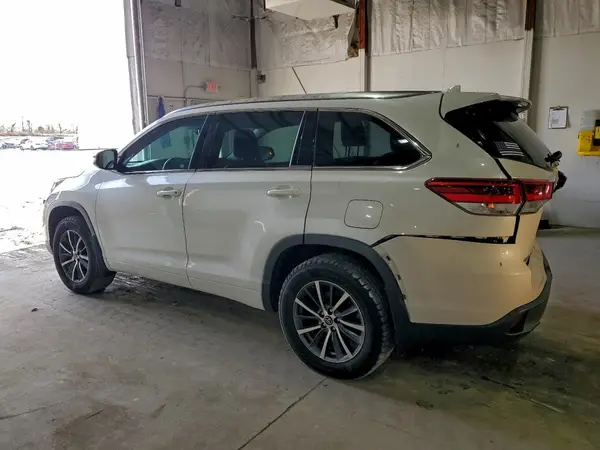 5TDJZRFH5HS390002 2017 TOYOTA HIGHLANDER - Image 2