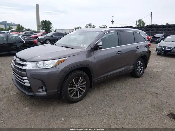 5TDJZRFH5HS390596 2017 TOYOTA HIGHLANDER - Image 2