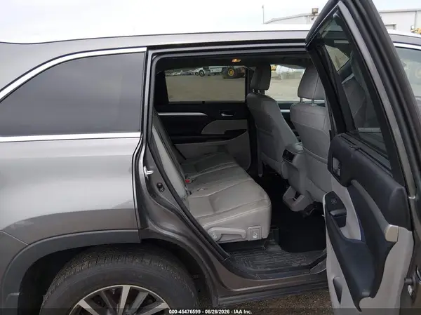 5TDJZRFH5HS390596 2017 TOYOTA HIGHLANDER - Image 8