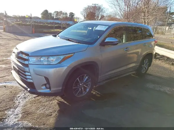 5TDJZRFH5HS391330 2017 TOYOTA HIGHLANDER - Image 2