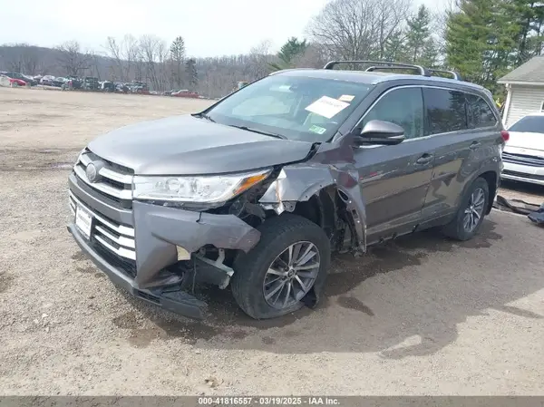 5TDJZRFH5HS391599 2017 TOYOTA HIGHLANDER - Image 2