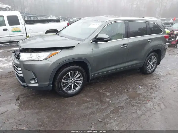 5TDJZRFH5HS391781 2017 TOYOTA HIGHLANDER - Image 2
