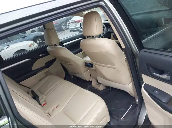 5TDJZRFH5HS391781 2017 TOYOTA HIGHLANDER - Image 8