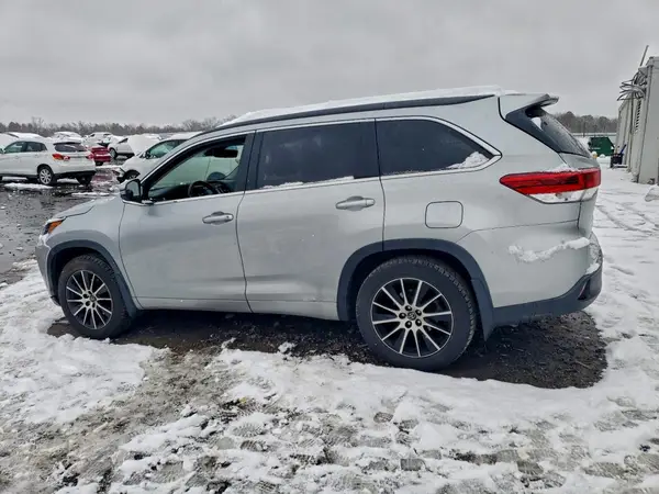 5TDJZRFH5HS391974 2017 TOYOTA HIGHLANDER - Image 2