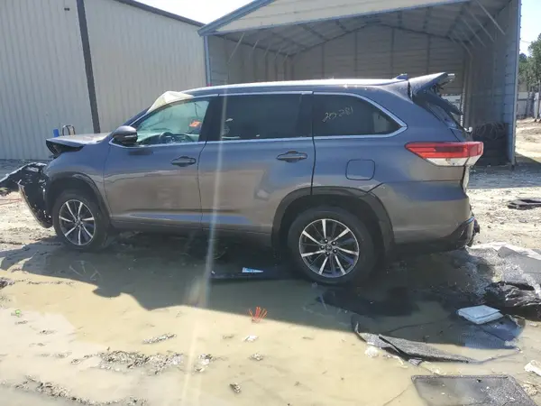 5TDJZRFH5HS394454 2017 TOYOTA HIGHLANDER - Image 2