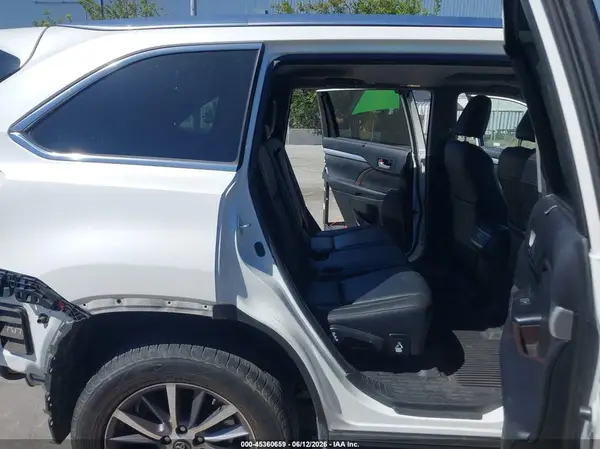 5TDJZRFH5HS394891 2017 TOYOTA HIGHLANDER - Image 8