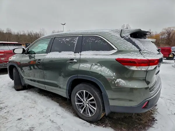 5TDJZRFH5HS397922 2017 TOYOTA HIGHLANDER - Image 2