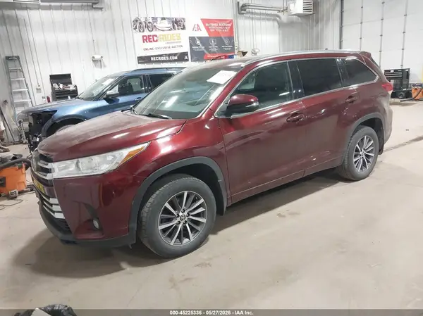 5TDJZRFH5HS398939 2017 TOYOTA HIGHLANDER - Image 2