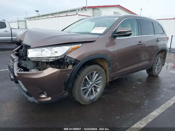 5TDJZRFH5HS404903 2017 TOYOTA HIGHLANDER - Image 2